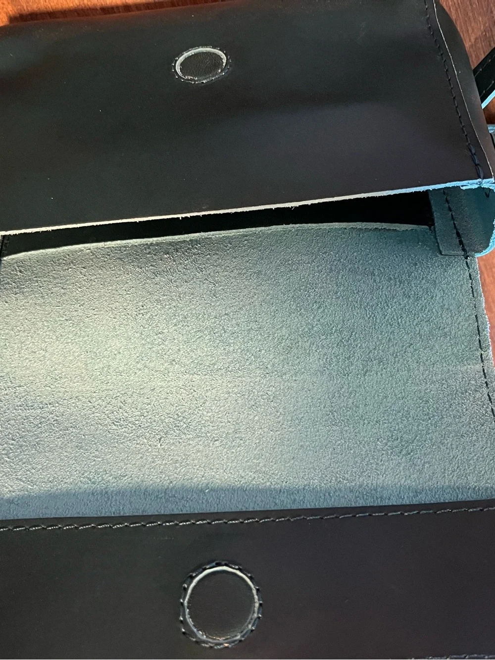 Portland Leather Teal Compact Crossbody Wallet - Picture 3 of 3